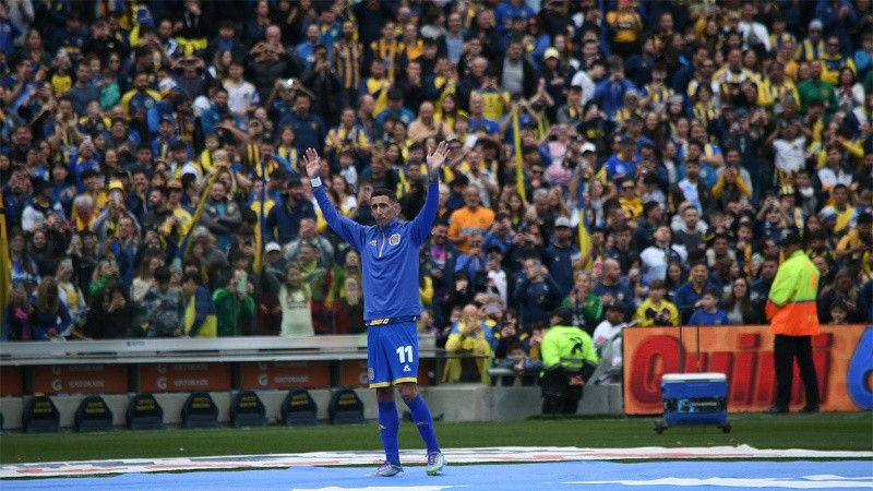 Di María pisó el estadio pasadas las tres de la tarde y recibió el amor de sus hinchas.