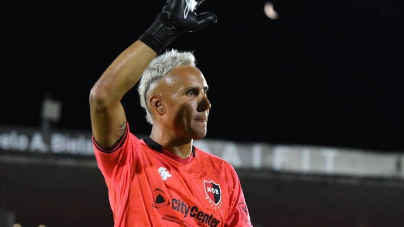 Navas volvió y generó tranquilidad en los hinchas rojinegros