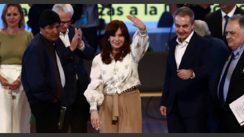 El expresidente de Bolivia se comparó con la exmandataria argentina.