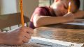 Tarea en vacaciones, ¿sí o no? El debate que regresa cada receso escolar