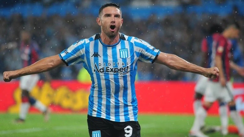 Racing blindó a 
