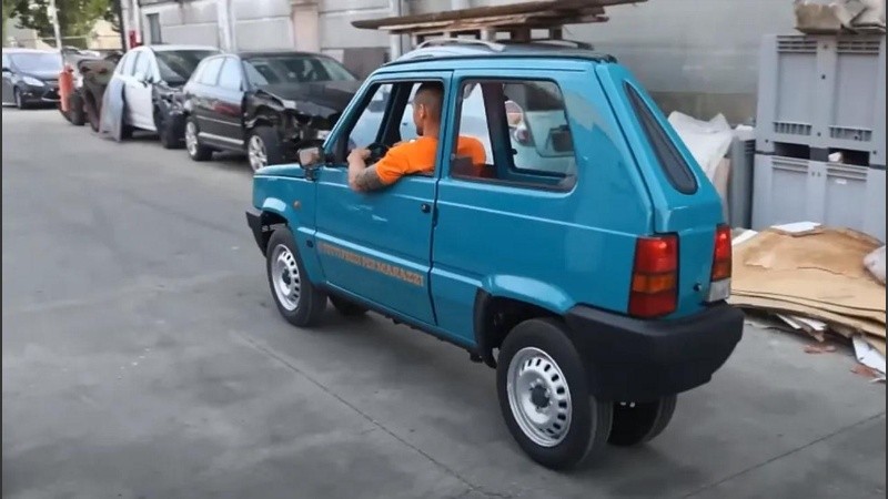 Para concretarlo, partió de un Fiat Panda de primera generación e hizo múltiples modificaciones.