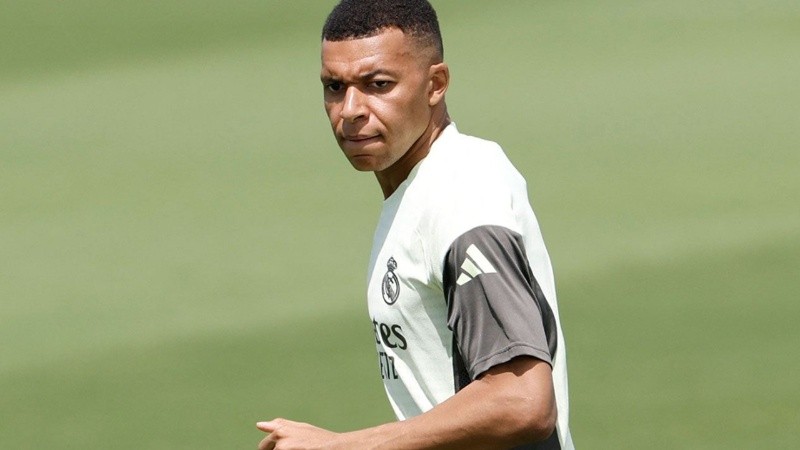 Investigan a Mbappé por haber donado a policías parte del dinero que obtuvo con el segundo puesto en el Mundial de Qatar
