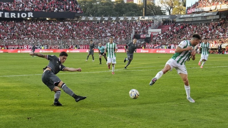 La Lepra estrenó también su tercera camiseta, de color gris.