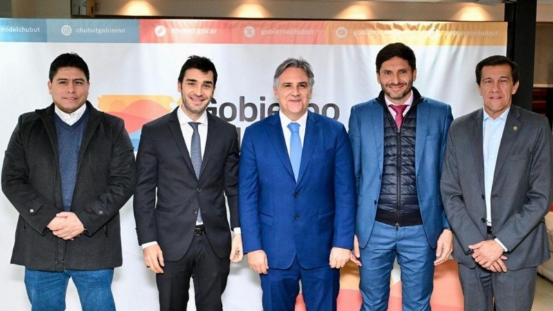Los cinco gobernadores reunidos en Chubut.