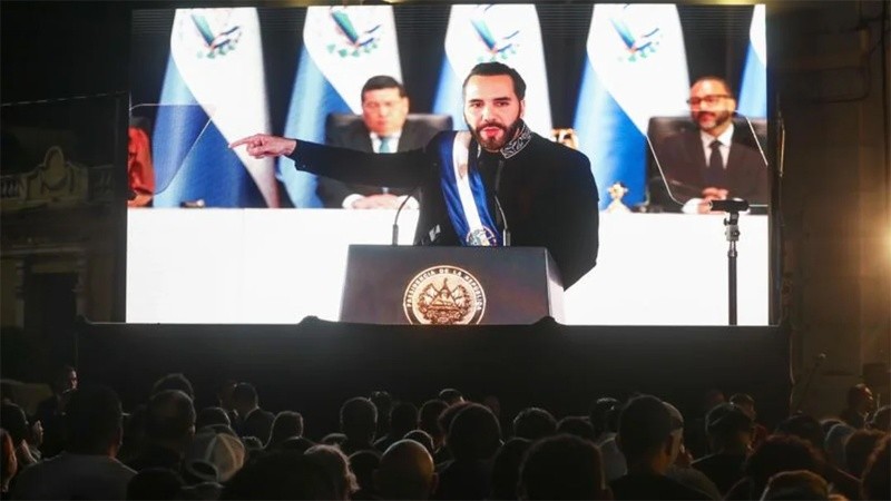 Bukele consolida su poder en El Salvador.